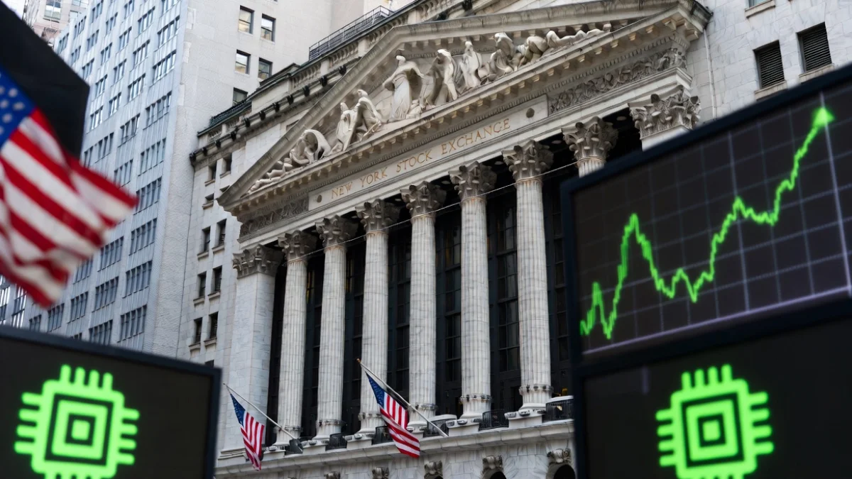 Wall Street Rebounds as Traders Return to Chip Stocks